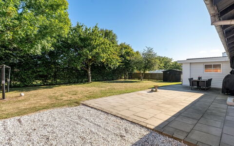 Eeske - 4Km from the Sea: Land Lot, Huis, Tuin, Schaduw, Oprit, Landscaping, Landgoed, Gazon, Gang, Backyard