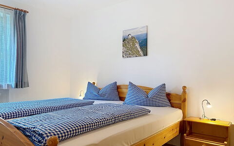 Bergzeit: Meubilair, Hout, Slaapkamer, Interieur Ontwerp, Bed, Huis, Bed Frame, Verdieping, Bedding, Laken
