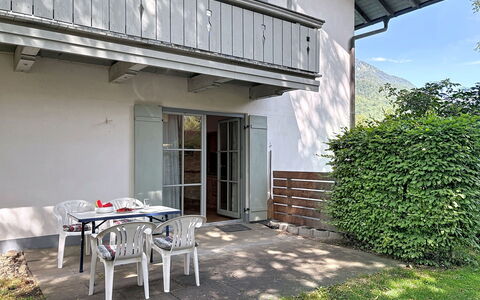 Bergzeit: Huis, Schaduw, Veranda, Verblijf, Balkon, Tuin, Gazon, Werf, Landgoed, Backyard
