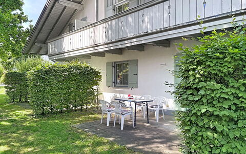 Bergzeit: Huis, Huis, Schaduw, Verblijf, Gazon, Tuin, Werf, Landgoed, Backyard, Landscaping
