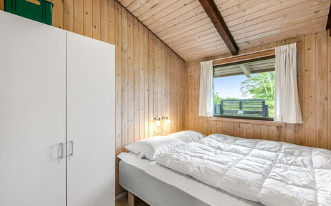 Clea - 250M to the Fjord: Hout, Slaapkamer, Bed, Huis, Bed Frame, Plafond, Bedding, Laken, Hardwood, Plank