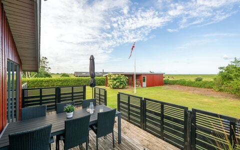 Clea - 250M to the Fjord: Veranda, Schaduw, Hardwood, Dek, Plank, Verblijf, Beits, Hek, Gazon, Werf