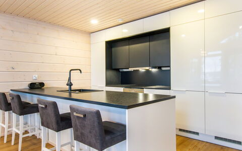 Salavan Tsaari: Meubilair, Flooring, Interieur Ontwerp, Countertop, Keuken, Hout, Cabinetry, Houten Vloer, Verdieping, Plafond