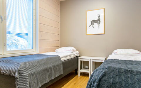 Salavan Tsaari: Hout, Verdieping, Flooring, Interieur Ontwerp, Slaapkamer, Bed, Kamer, Plafond, Houten Vloer, Bedding