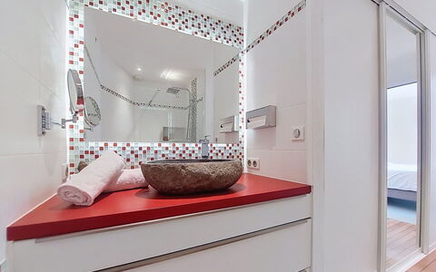 Bois et Lumière: Interieur Ontwerp, Muur, Flooring, Loodgieterswerkinrichting, Badkamer, Verdieping, Wastafel In De Badkamer, Badkamerkast, Spiegel, Kraan