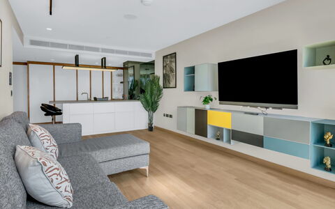 Stratford Loft: Struik, Tuin, Woongebied, Plantengemeenschap, Land Lot, Groundcover, Landscaping, Backyard, Werf