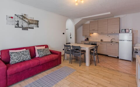 Stefani: Meubilair, Flooring, Interieur Ontwerp, Verdieping, Bankstel, Kamer, Appartement, Plafond, Tafel, Woonkamer