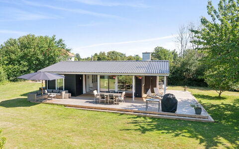 Antonie - 350M from the Sea: Dak, Huis, Verblijf, Huis, Boerderij, Landgoed, Schaduw, Gazon, Tuin, Werf