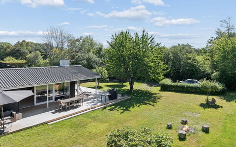 Antonie - 350M from the Sea: Boom, Gras, Struik, Huis, Dak, Huis, Woongebied, Verblijf, Tuin