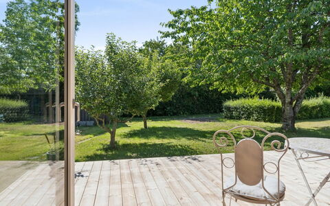 Antonie - 350M from the Sea: Tuin, Land Lot, Schaduw, Zonlicht, Woody Plant, Backyard, Landscaping, Werf, Gazon, Gang