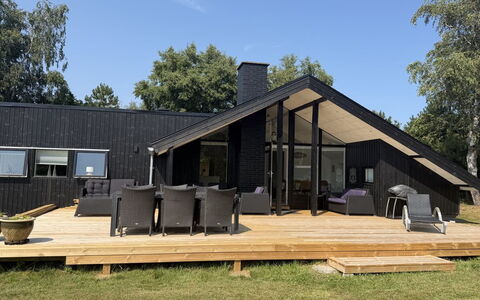 Tameran - from the Sea: Hout, Dak, Huis, Verblijf, Deur, Siding, Hardwood, Schaduw, Veranda, Boerderij