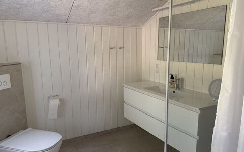 Tameran - from the Sea: Loodgieterswerkinrichting, Flooring, Verdieping, Hout, Badkamer, Wastafel, Badkamerkast, Interieur Ontwerp, Loodgieter, Kraan