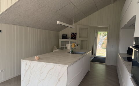 Tameran - from the Sea: Hout, Flooring, Verdieping, Countertop, Keuken, Plafond, Houten Vloer, Natuurlijk Materiaal, Toestel Van De Keuken, Plank