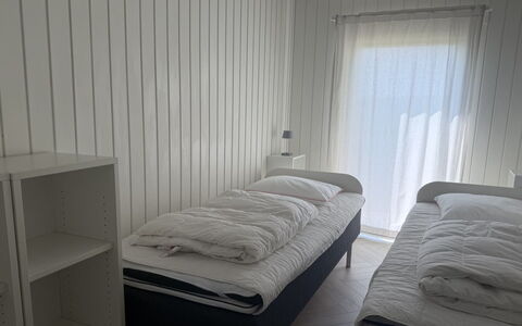 Tameran - from the Sea: Hout, Slaapkamer, Verdieping, Laken, Flooring, Bed, Bedding, Meubilair, Bed Frame, Kamer