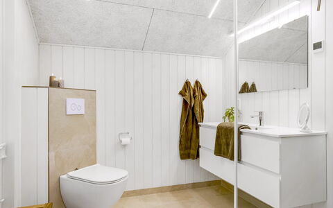 Tameran - from the Sea: Flooring, Verdieping, Loodgieterswerkinrichting, Loodgieter, Tegel, Badkamer, Toilet, Marmeren, Wastafel