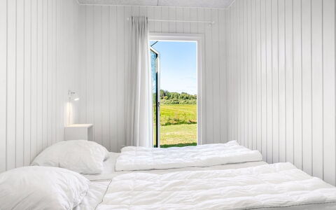 Tameran - from the Sea: Slaapkamer, Bedding, Laken, Bed, Ontwerp, Plank, Daylighting, Linens, Bed Frame