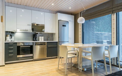 Golfarinkunnas 6A: Meubilair, Interieur Ontwerp, Flooring, Lichte Inrichting, Verdieping, Hout, Plafond, Houten Vloer, Keuken, Verlichting