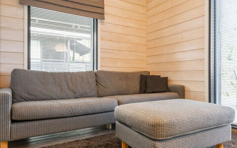 Golfarinkunnas 6B: Meubilair, Flooring, Hout, Interieur Ontwerp, Bankstel, Verdieping, Woonkamer, Houten Vloer, Bruin