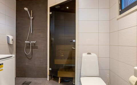 Golfarinkunnas 9A: Flooring, Verdieping, Wc Bril, Interieur Ontwerp, Badkamer, Toilet, Loodgieterswerkinrichting, Muur, Hout, Wastafel