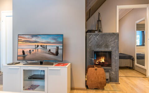 Golfarinkunnas 9B: Televisie, Flooring, Interieur Ontwerp, Televisietoestel, Verdieping, Huishoudapparatuur, Meubilair, Woonkamer