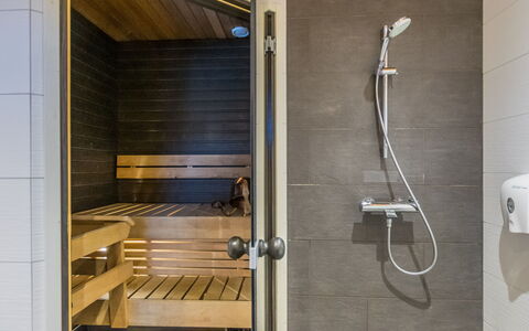 Golfarinkunnas 9B: Flooring, Verdieping, Interieur Ontwerp, Loodgieterswerkinrichting, Loodgieter, Tegel, Badkamer, Douchekop, Douche