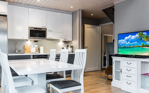 Golfarinkunnas 9C: Meubilair, Interieur Ontwerp, Flooring, Plafond, Hout, Verdieping, Televisie, Bankstel, Kamer, Woonkamer