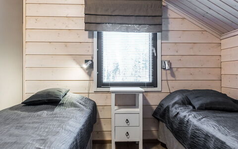 Golfarinkunnas 9C: Hout, Interieur Ontwerp, Plafond, Slaapkamer, Meubilair, Verdieping, Huis, Bed, Kamer, Bed Frame
