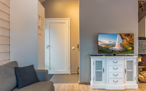 Golfarinkunnas 9D: Interieur Ontwerp, Flooring, Verdieping, Meubilair, Hout, Plafond, Kamer, Verlichting, Woonkamer, Huis