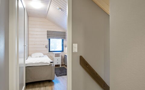 Golfarinkunnas 9E: Hout, Interieur Ontwerp, Plafond, Flooring, Verdieping, Slaapkamer, Kamer, Bed, Huis, Meubilair