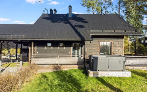 Golfarinkunnas 9F: Dak, Huis, Verblijf, Huis, Siding, Boerderij, Veranda, Garden Gebouwen, Landgoed, Schaduw