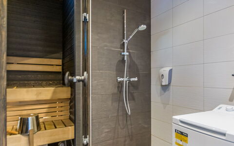 Golfarinkunnas 9F: Flooring, Hout, Verdieping, Loodgieterswerkinrichting, Interieur Ontwerp, Loodgieter, Tegel, Badkamer, Kraan, Plafond