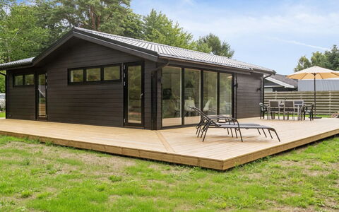 Deik - 1Km from the Sea: Hout, Huis, Hardwood, Verblijf, Siding, Dek, Garden Gebouwen, Plank, Veranda, Beits