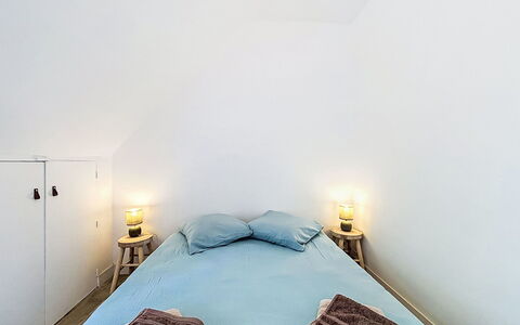 Gîte de la Grée: Interieur Ontwerp, Flooring, Verdieping, Slaapkamer, Muur, Hout, Bed, Plafond, Laken, Kamer