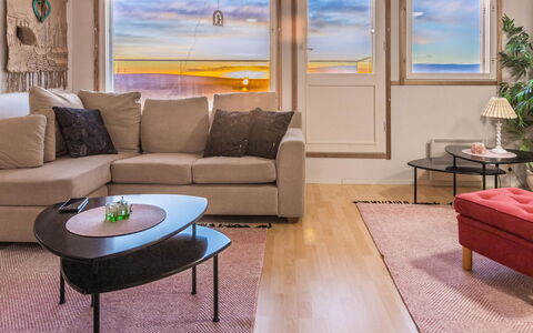 Ukonpuoti 15-16 Kerrostalo: Meubilair, Interieur Ontwerp, Verdieping, Bankstel, Flooring, Hout, Kamer, Woonkamer, Tafel, Plafond