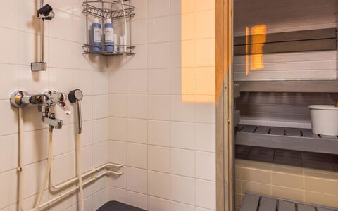 Ukonpuoti 15-16 Kerrostalo: Flooring, Interieur Ontwerp, Loodgieterswerkinrichting, Loodgieter, Verdieping, Kamer, Kraan, Tegel, Badkamer