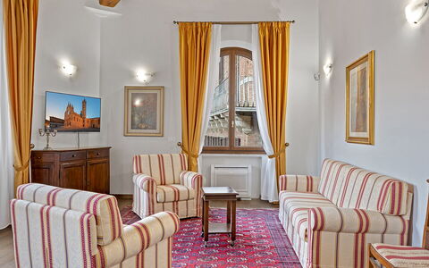 La Piazza Grand Vista Suite: Meubilair, Interieur Ontwerp, Flooring, Verdieping, Plafond, Kamer, Huis, Woonkamer, Fotolijst, Bankstel