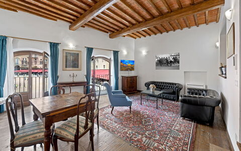 La Piazza Grand Vista Suite: Muur, Interieur Ontwerp, Appartement, Plafond, Meubilair, Woonkamer, Fotolijst, Bankstel, Verf