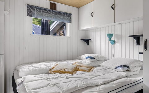 Agla - 350M from the Sea: Hout, Verdieping, Slaapkamer, Plank, Hardwood, Beits, Bed, Bedding, Laken, Ontwerp