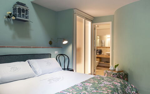 Casa Pernice: Interieur Ontwerp, Muur, Meubilair, Slaapkamer, Textiel, Bed, Kamer, Laken, Linens, Verlichting