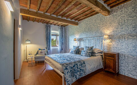 Casa All'Erta: Meubilair, Muur, Interieur Ontwerp, Slaapkamer, Bed, Linens, Flooring, Kamer, Verdieping, Laken