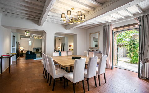 Casa All'Erta: Meubilair, Interieur Ontwerp, Muur, Flooring, Hout, Tafel, Stoel, Plafond, Eetkamer, Keuken En Eettafel