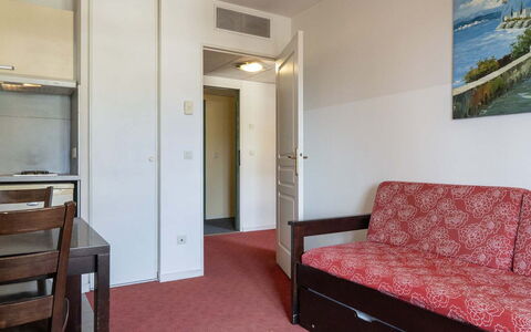 Virginia: Appartement, Interieur Ontwerp, Verdieping, Meubilair, Kamer, Hotel, Bed, Slaapkamer, Bed Frame, Lamp