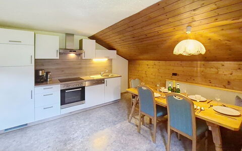 Brandnerhof: Hout, Plafond, Interieur Ontwerp, Kamer, Hardwood, Zolder, Cabinetry, Beits, Hotel, Straal