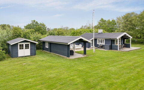 Saxi - 1.2Km from the Sea: Dak, Huis, Verblijf, Gazon, Werf, Landgoed, Siding, Garden Gebouwen, Backyard, Landscaping