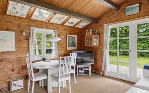 Saxi - 1.2Km from the Sea: Hout, Verblijf, Huis, Interieur Ontwerp, Plafond, Deur, Blokhut, Garden Gebouwen, Hardwood, Beits