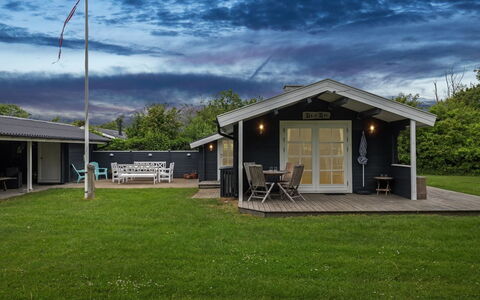 Saxi - 1.2Km from the Sea: Dak, Huis, Huis, Verblijf, Deur, Garden Gebouwen, Landgoed, Werf, Schaduw, Gazon