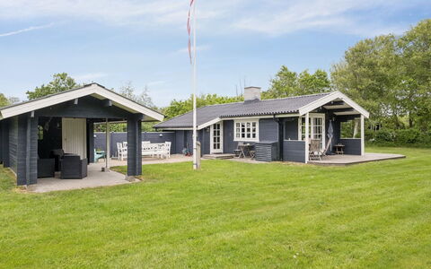 Saxi - 1.2Km from the Sea: Dak, Huis, Verblijf, Huis, Garden Gebouwen, Gazon, Landgoed, Werf, Schaduw, Siding