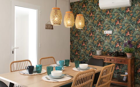 Alta: Interieur Ontwerp, Bloempot, Kamerplant, Lichte Inrichting, Natuurlijk Materiaal, Lamp, Behang, Woonkamer, Lampekap