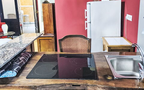 Pizarra: Flooring, Hout, Meubilair, Interieur Ontwerp, Verdieping, Major Appliance, Toestel Van De Keuken, Countertop, Keuken, Verlichting
