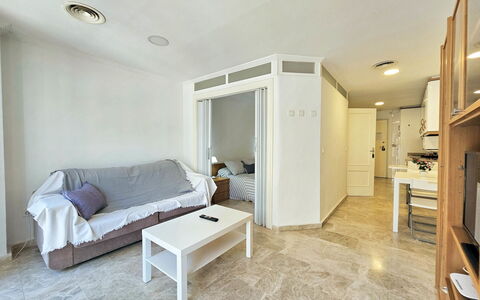 Cartagena 11: Flooring, Verdieping, Interieur Ontwerp, Plafond, Meubilair, Appartement, Kamer, Bankstel, Woonkamer